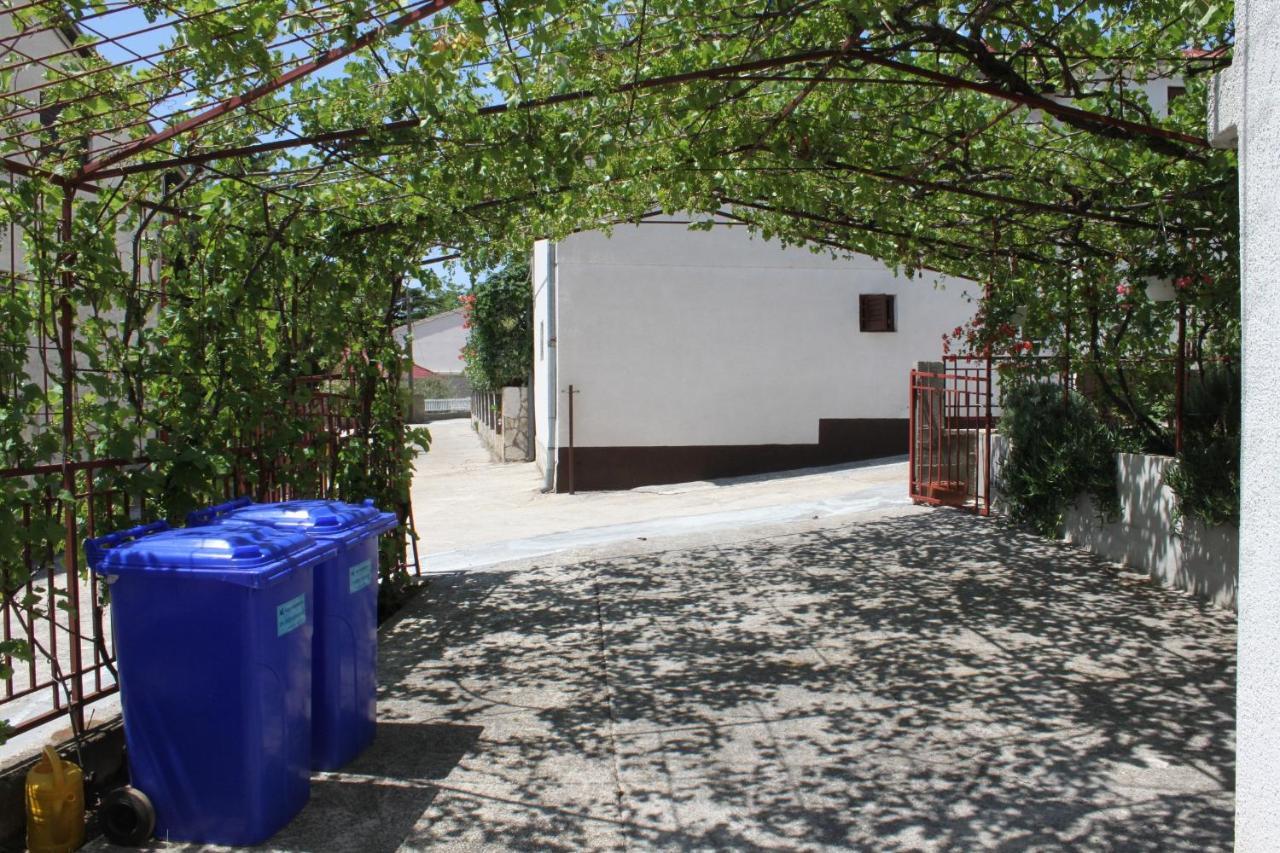 Apartments With A Parking Space Starigrad, Paklenica - 6431 Exterior photo